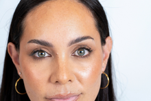 Woman wearing lash clusters in Socialite